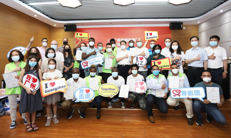 图片默认标题_fororder_外籍志愿者分享自己的心得体会（拍摄：林丽丽）