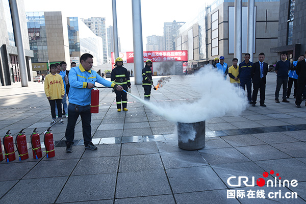 图片默认标题_fororder_规范操作现场演练（摄影--徐琴）