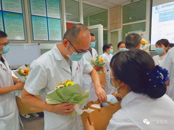 （转载）中国医师节|致敬最可爱的人！绵阳江油的医师们这样度过