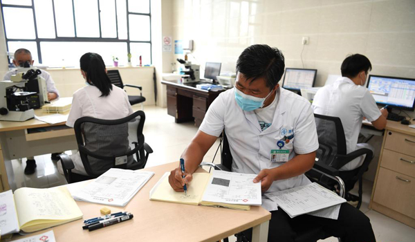 นายแพทย์ที่นั่งบนวีลแชร์_fororder_docter5