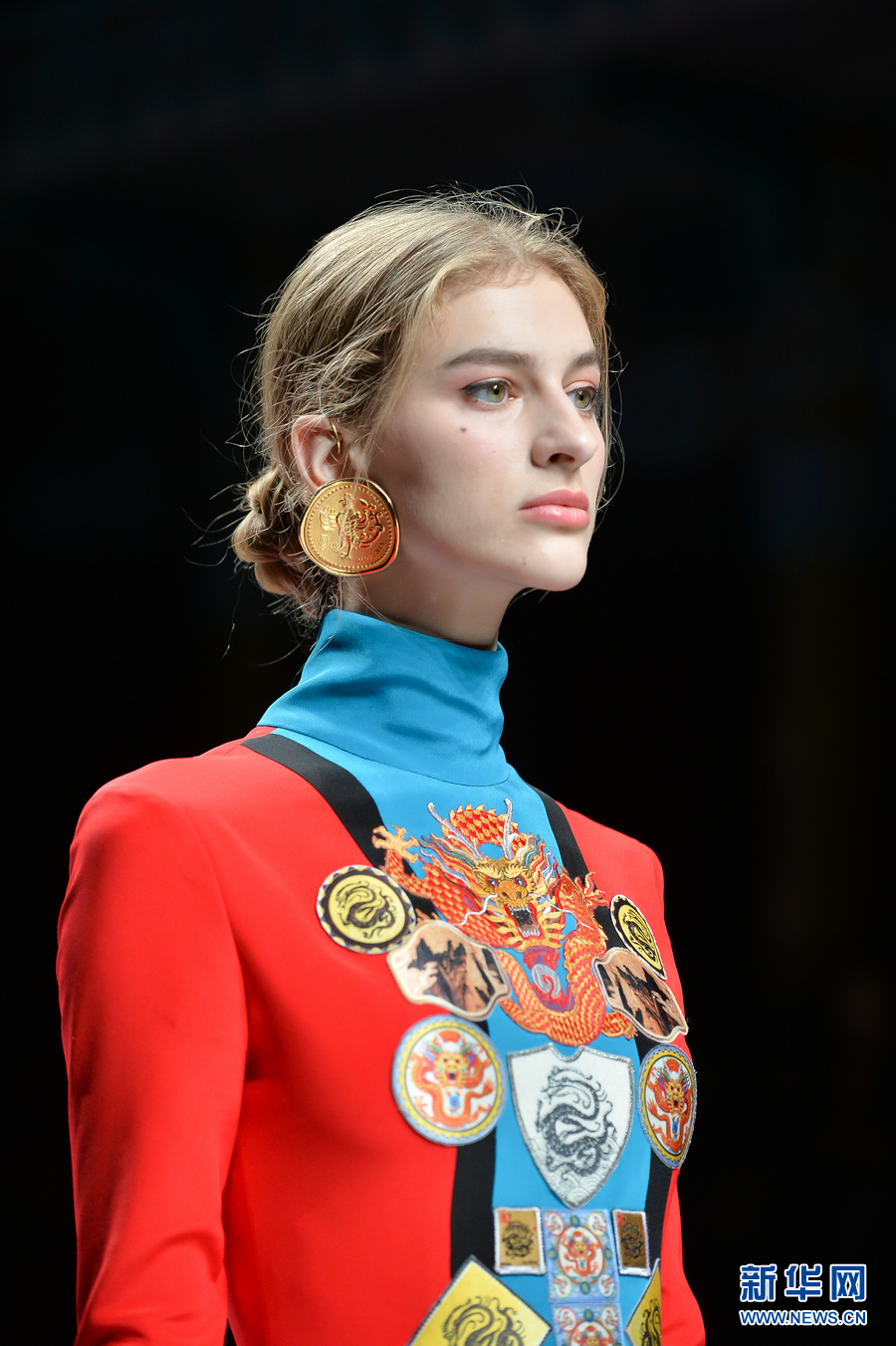 EVE CINA时装秀 携手绣娘致敬“黄金岁月”-国际在线