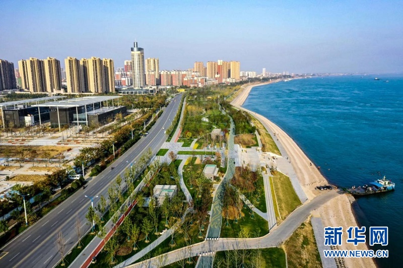 湖北宜昌：峡江镶绿边 城市“美了颜”