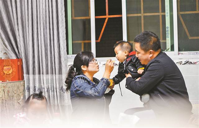 【领航新征程】十九大代表严克美的24小时