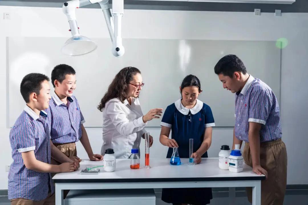 【教育频道】校长来了丨张晔:多维度帮助孩子找到自己 成就自己 【教育频道】校长来了丨张晔:多维度帮助孩子找到自己 成就自己