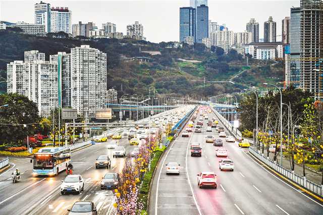 重庆中心城区桥梁隧道错峰通行实施半年效果明显