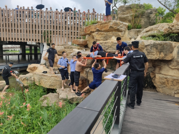 图片默认标题_fororder_拯救现场 摄影 河东新区公安分局