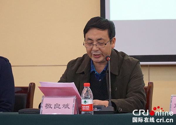 图片默认标题_fororder_绵阳市中小学教师培训中心主任敬良斌讲话（摄影杨明）