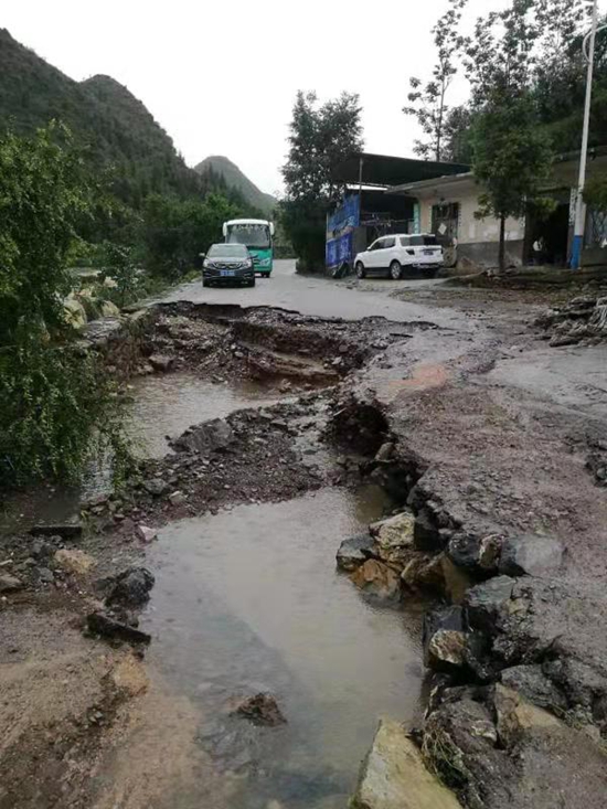 贵州关岭：遭暴雨袭击 部分道路被毁 农作物受灾严重