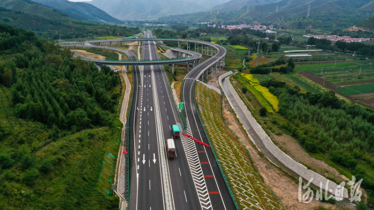 延崇高速（河北段）延伸工程顺利通车