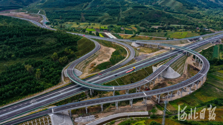 延崇高速（河北段）延伸工程顺利通车