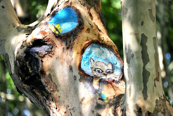 51 pinta sa mga butas ng puno sa Parke ng Zhabei sa Shanghai, patok sa maraming turista 51 pinta sa mga butas ng puno sa Parke ng Zhabei sa Shanghai, patok sa maraming turista_fororder_20210901Zhabei8600