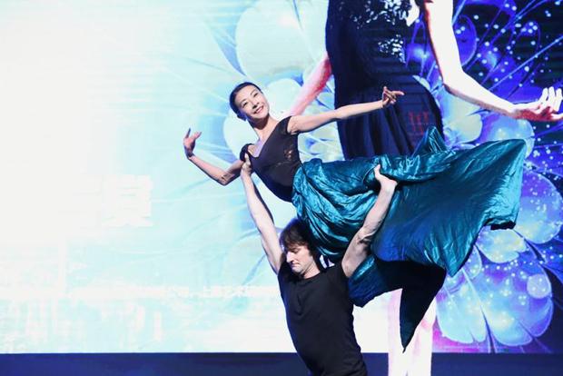 与上海舞迷面对面：谭元元、艾伦· 鲁宾逊现场演绎芭蕾舞剧《小美人鱼》