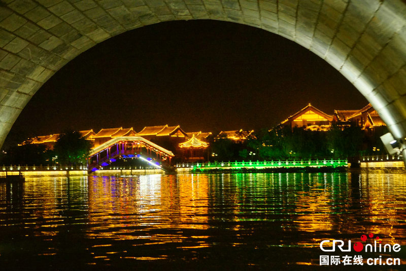 （转载）外国青年看河南采风团走进开封 感受“大宋风华”