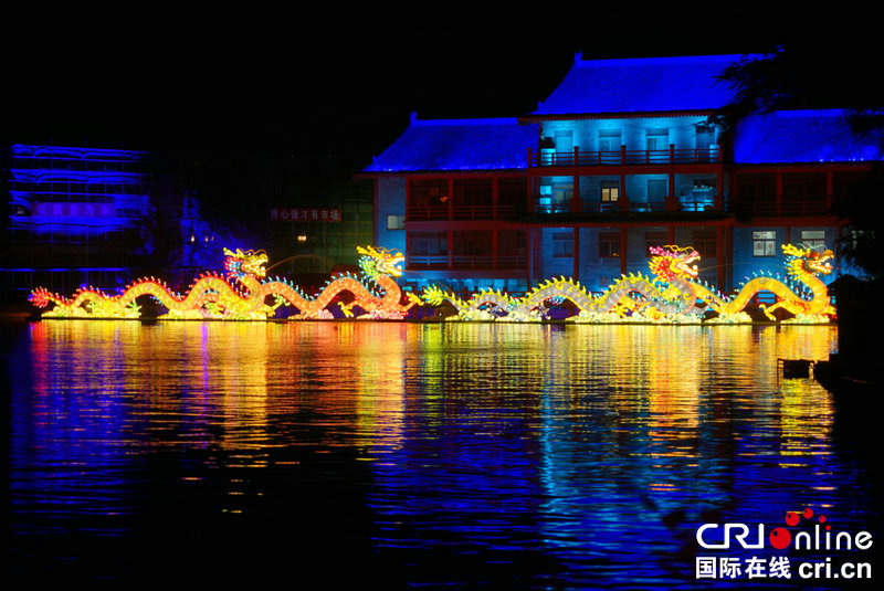 （转载）外国青年看河南采风团走进开封 感受“大宋风华”