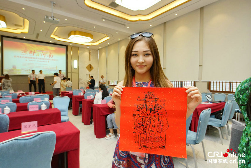 （转载）外国青年留学生体验制作非物质文化遗产——木版年画