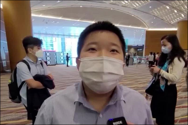 นักเรียนมัธยมฮ่องกงส่งเสียงถึงนักบินอวกาศ“พวกคุณเป็นวีรบุรุษของเรา”_fororder_20210904HKxs