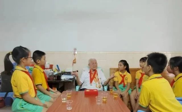 致敬!鹤山93岁归侨老兵讲述抗日故事,曾在异国活捉日军军曹