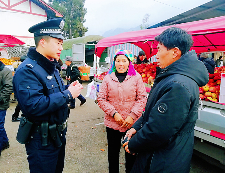 创“枫”进行时|雅安荥经新添派出所:团结之花开彝乡 同心掬得满庭芳_fororder_开展宣传活动-供图-雅安市公安局-(2)