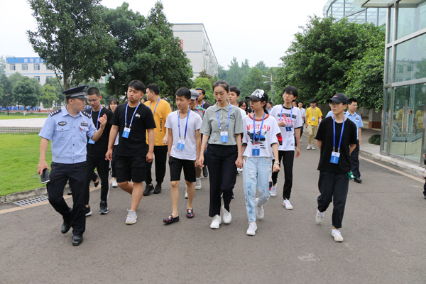 图片默认标题_fororder_四川大和影视学院学生赴资阳所接受禁毒警示教育-摄影刘康君
