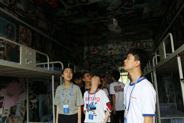 图片默认标题_fororder_四川大和影视学院学生参观资阳所-戒毒人员宿舍-摄影刘康君