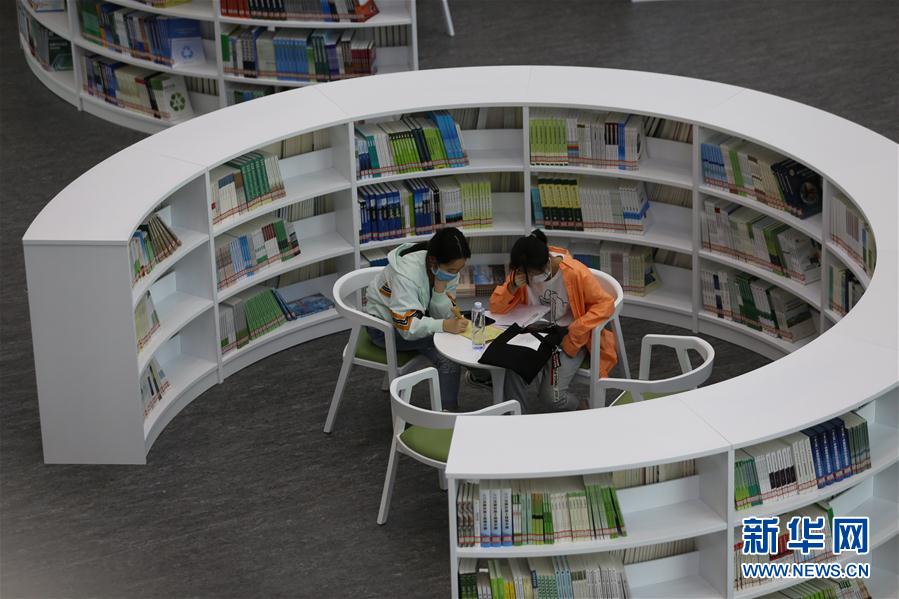 湖北襄阳：图书馆成为热门“打卡地”