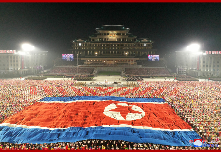 朝鲜举行建国73周年阅兵式