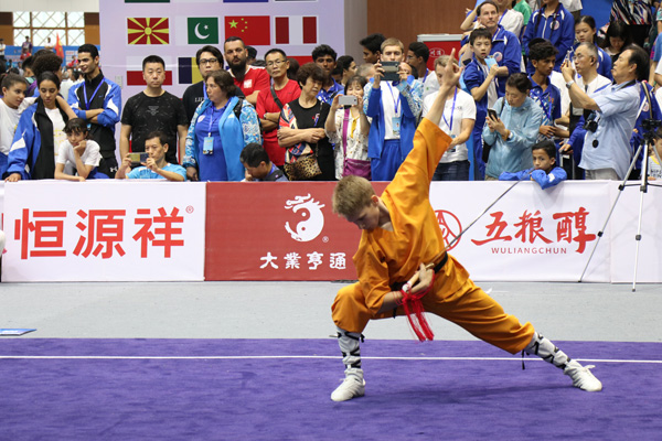 图片默认标题_fororder_传统器械比赛--摄影--王一梦