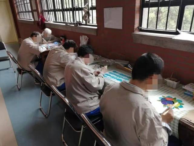 ผู้ป่วยทางจิตรังสรรค์ผลงานศิลปะจากสตูดิโอในโรงพยาบาลจิตเวช_fororder_1