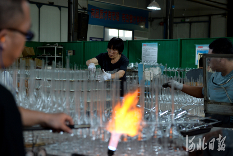 河北河间：打造工艺玻璃产业集群