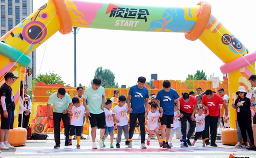 【河南供稿】2019安踏儿童顽运会郑州举行 体验别样“父亲节”