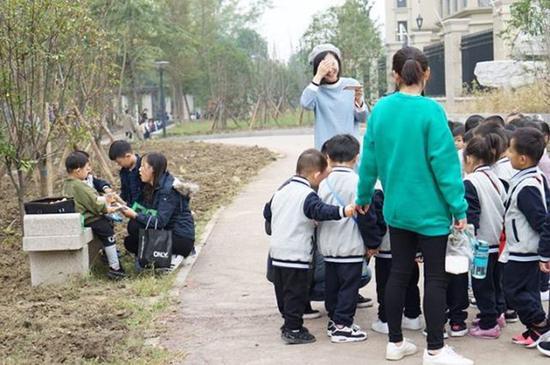 幼儿园演习防诱拐：全班仅1个孩子没吃坏人糖果