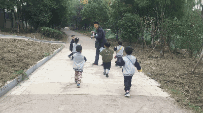 幼儿园演习防诱拐：全班仅1个孩子没吃坏人糖果