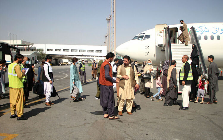 250多名外国人搭客机顺利离开阿富汗