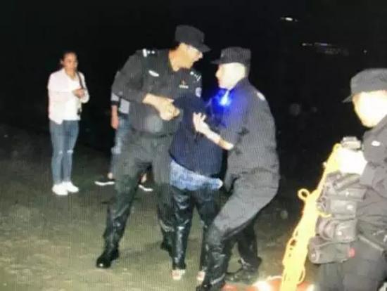 50岁母亲绝望跳河：儿子嫌我不会带孙子赶我出门
