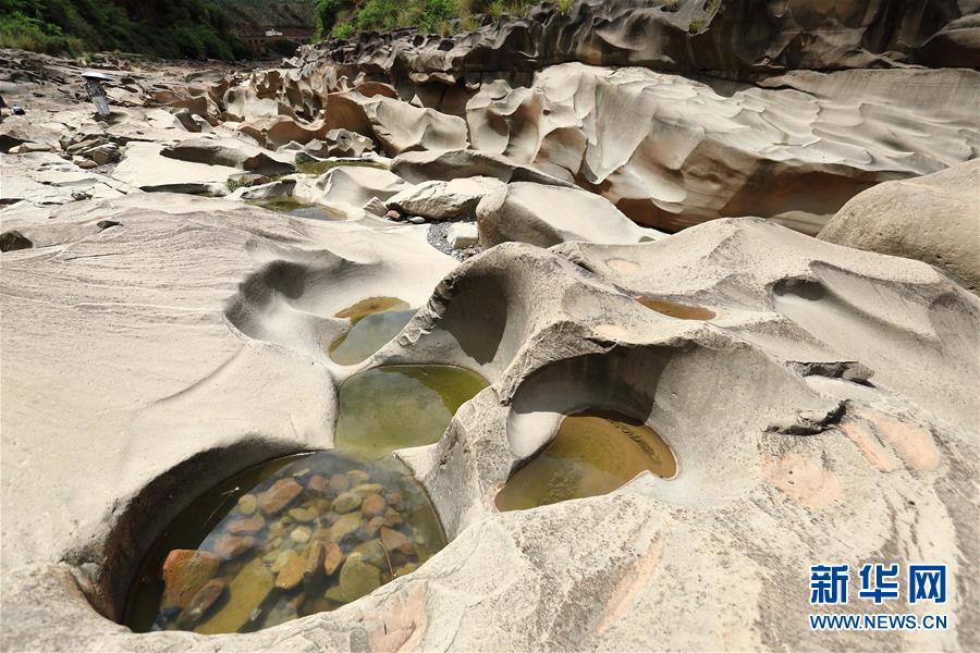 四川会东:壶穴奇观 四川会东:壶穴奇观