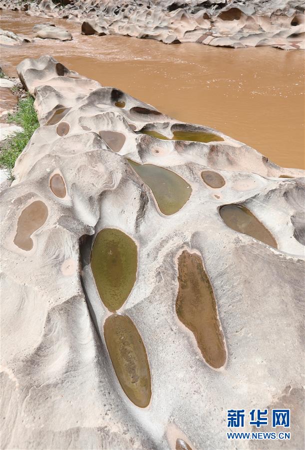 四川会东:壶穴奇观 四川会东:壶穴奇观