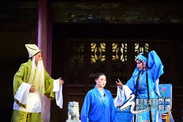 晋剧《三娘教子》活动现场夜幕下的忻州古城