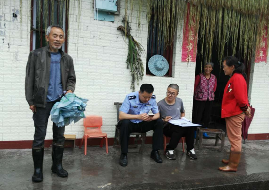 （转载）【迎庆2号】大竹县公安局东柳派出所贴心服务群众 扎实抓好“一标三实”基础信息采集工作