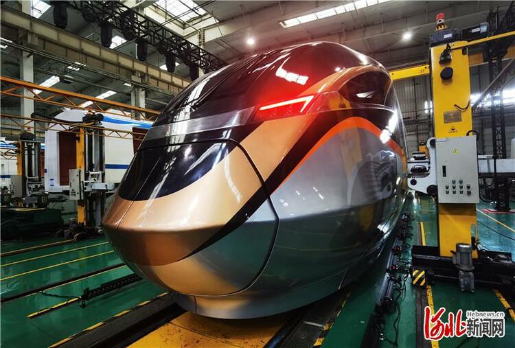 科技！人文！绿色！智能！ “未来系列”新型都市快轨列车在唐山下线