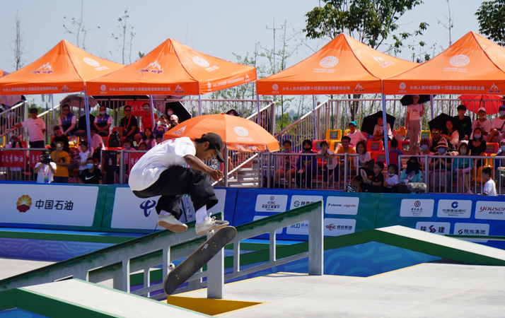 全运会首设滑板赛 陕西选手高群翔摘得男子街式金牌
