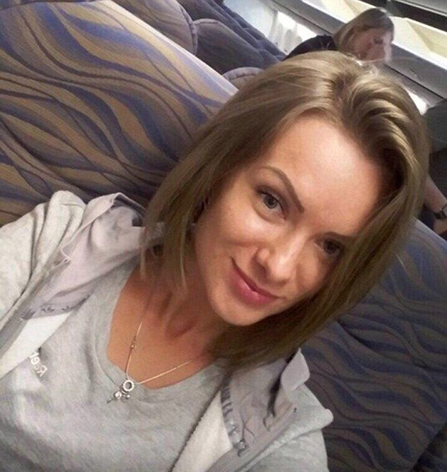 俄罗斯女乘客坠机前微笑自拍成绝照(组图)