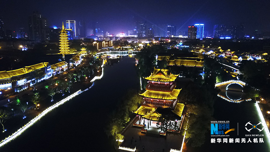 (焦点图)航拍淮安大运河船来船往 水禽嬉戏