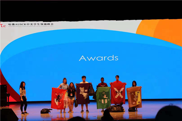 图片默认标题_fororder_哈佛峰会现场（成都西雅美途外国语联合学校 供图）1