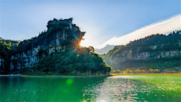 【城市远洋带图】南川：叠石成山万卷书 粉黛花海观碧湖