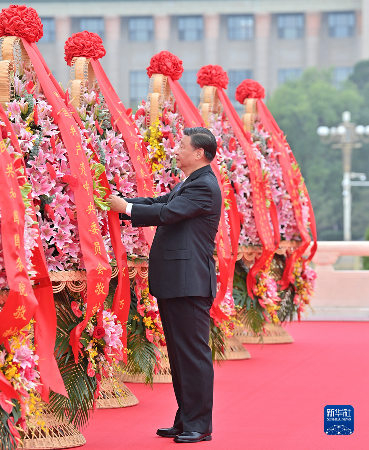 习近平等党和国家领导人出席烈士纪念日向人民英雄敬献花篮仪式