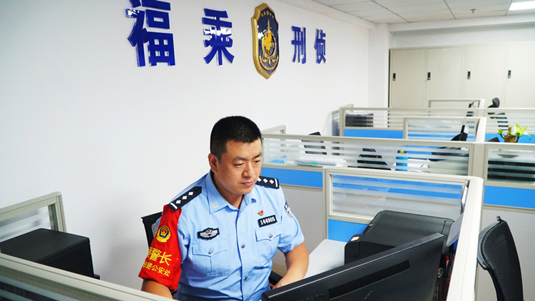 “铁道刑警”李慧波：福州乘警队里的破案能手_fororder_李慧波工作照2.JPG