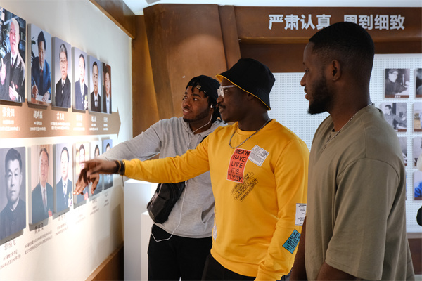 【凤县,我们来了】外国青年走进红色凤县 在“星辰大海”中探寻中国航天的“前世今生”_fororder_21