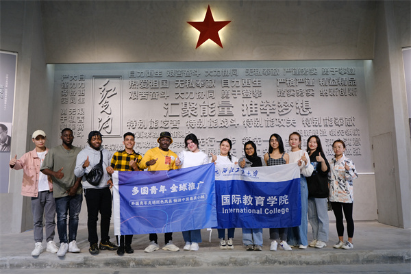 【凤县,我们来了】外国青年走进红色凤县 在“星辰大海”中探寻中国航天的“前世今生”_fororder_22