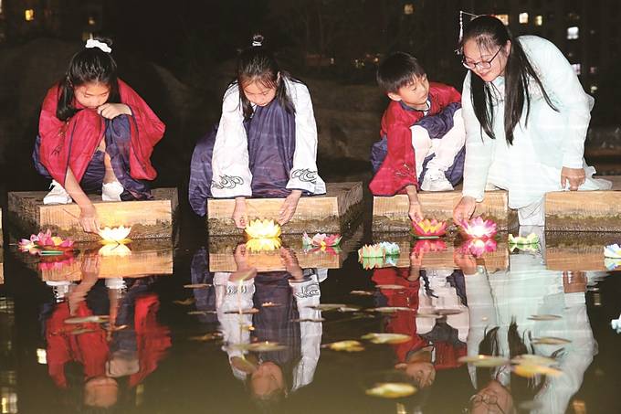 江苏：中秋出游 越“夜”越美丽