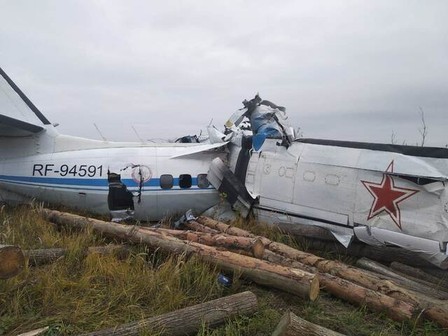俄罗斯一轻型飞机坠毁19人遇难